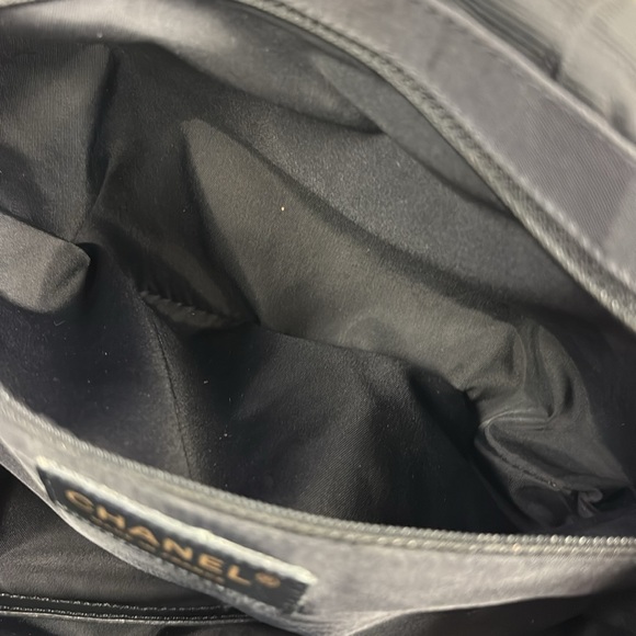 SOLD IN STORE CHANEL Travel Ligne Tote (2004-2005) - Picture 7 of 15